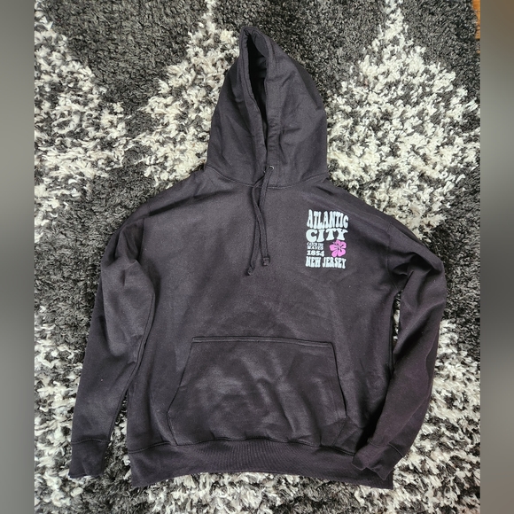 Two NEW Atlantic City Sweaters - Picture 3 of 8